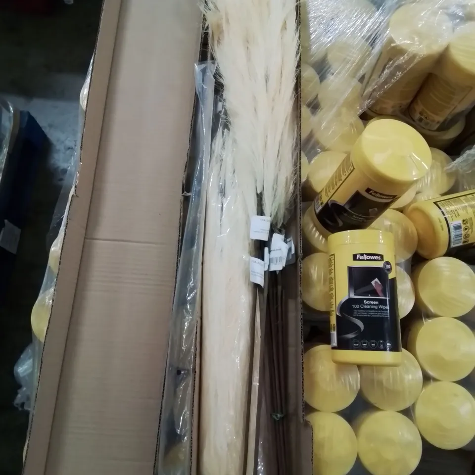 PALLET CONTAINING APPROXIMATELY 25 X 6 PACKS OF 100 SCREEN CLEANING WIPES AND APPROXIMATELY 40 BOXES OF FAUX PAMPAS STEMS