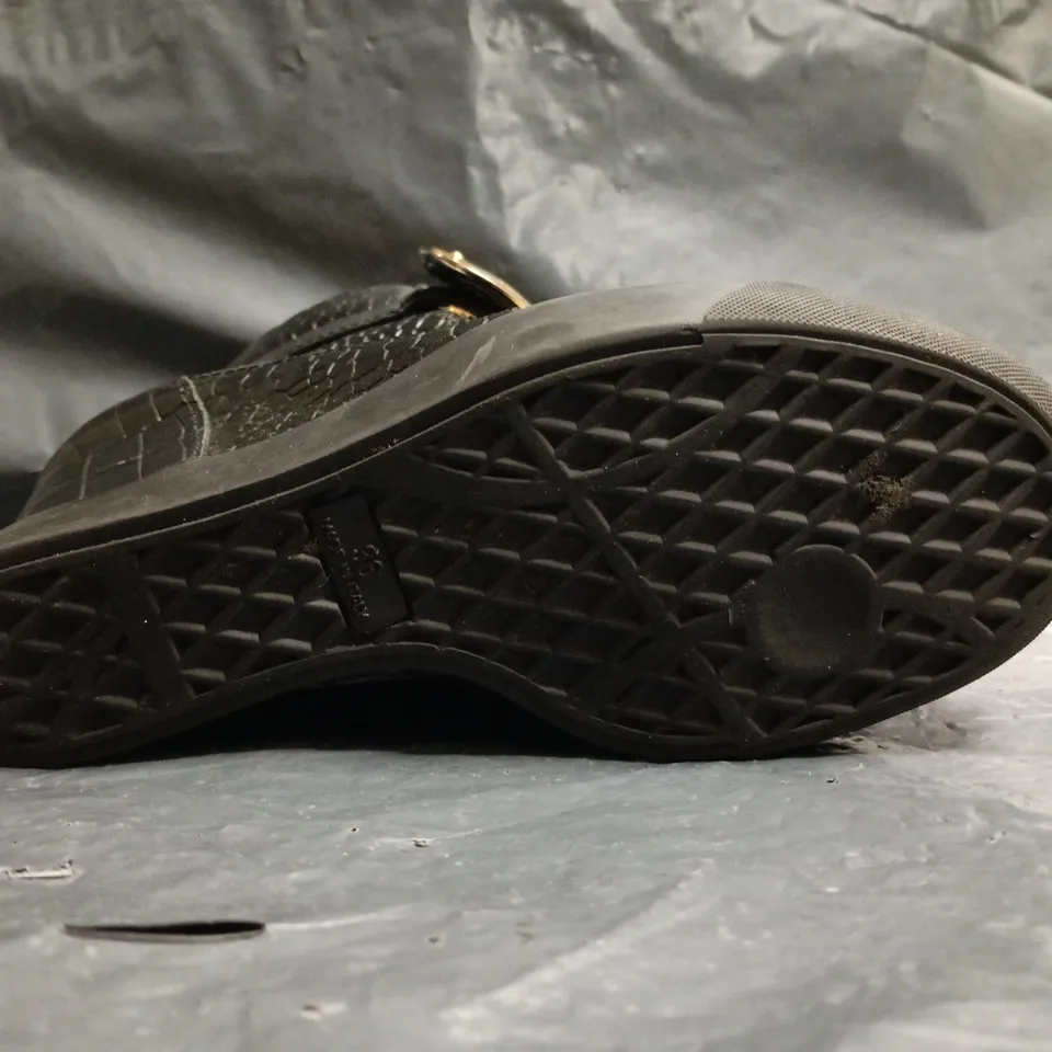 BOXED PAIR OF GIUSEPPE ZANOTTI LORENZ CROC-EMBOSSED LEATHER WEDGE SNEAKERS IN BLACK W. GOLD-TONE DETAIL SIZE EU 36