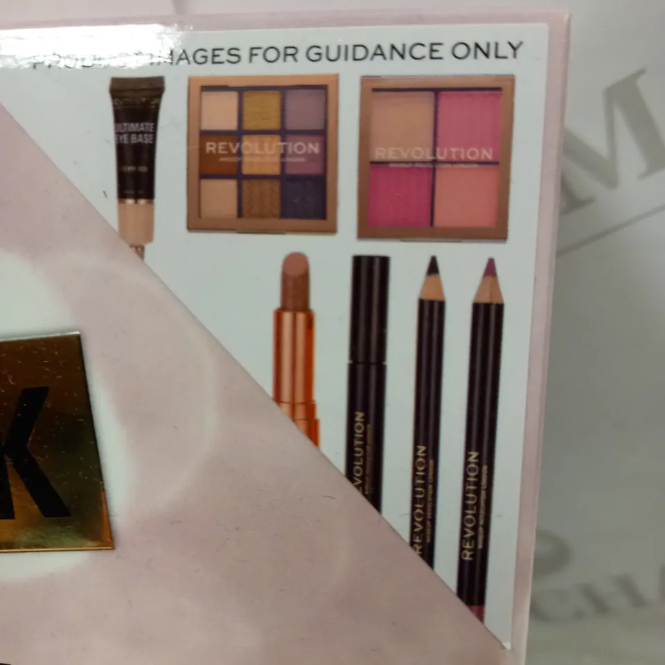 REVOLUTION GET THE LOOK SOFT GLAM MAKEUP GIFT SET 