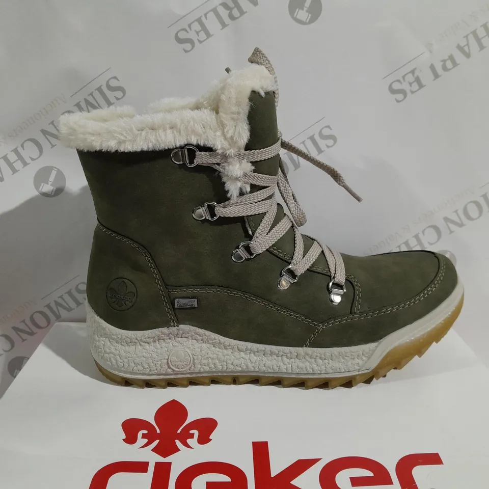 BOXED PAIR OF RIEKER WATER RESISTANT WARM LINED HIKING LACE UP BOOTS IN KHAKI - SIZE 6.5