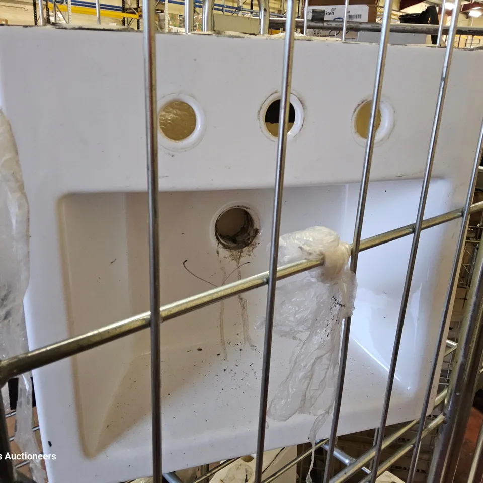 CAGE CONTAINING 6 WHITE CERAMIC SINKS (CAGE NOT INCLUDED)