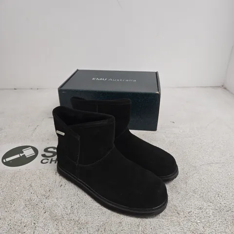 EMU AUSTRALIA BLACK SUEDE ANKLE BOOTS UK 7