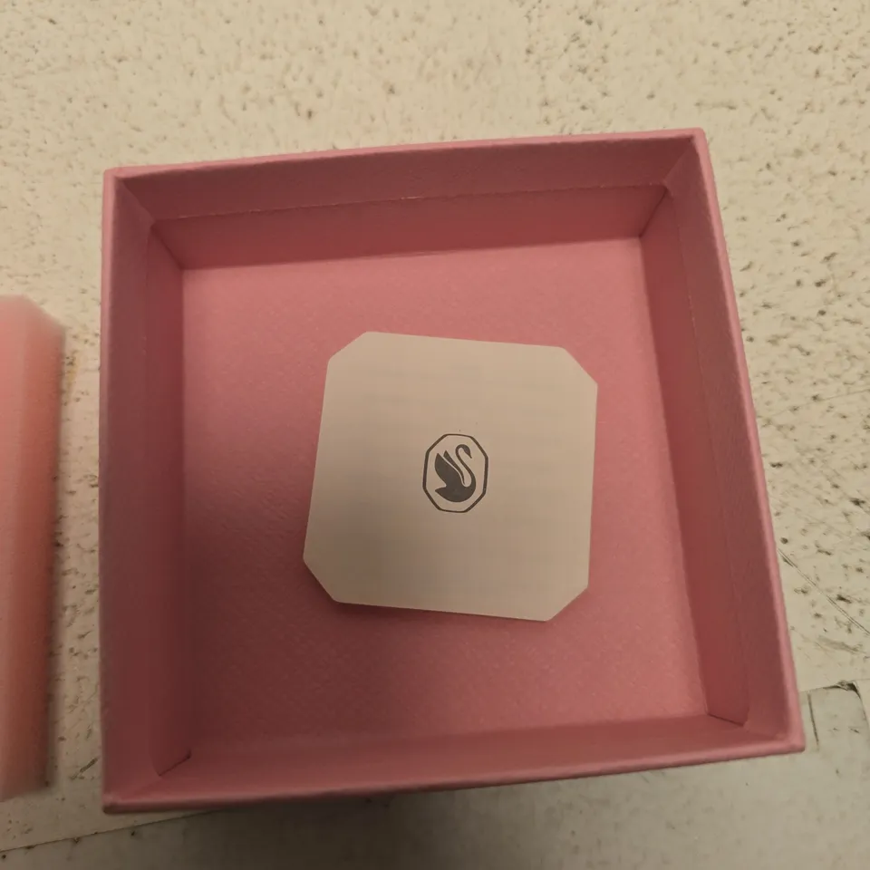 SWARVOSKI GEM STUD EARRINGS IN PINK PRESENTATION BOX