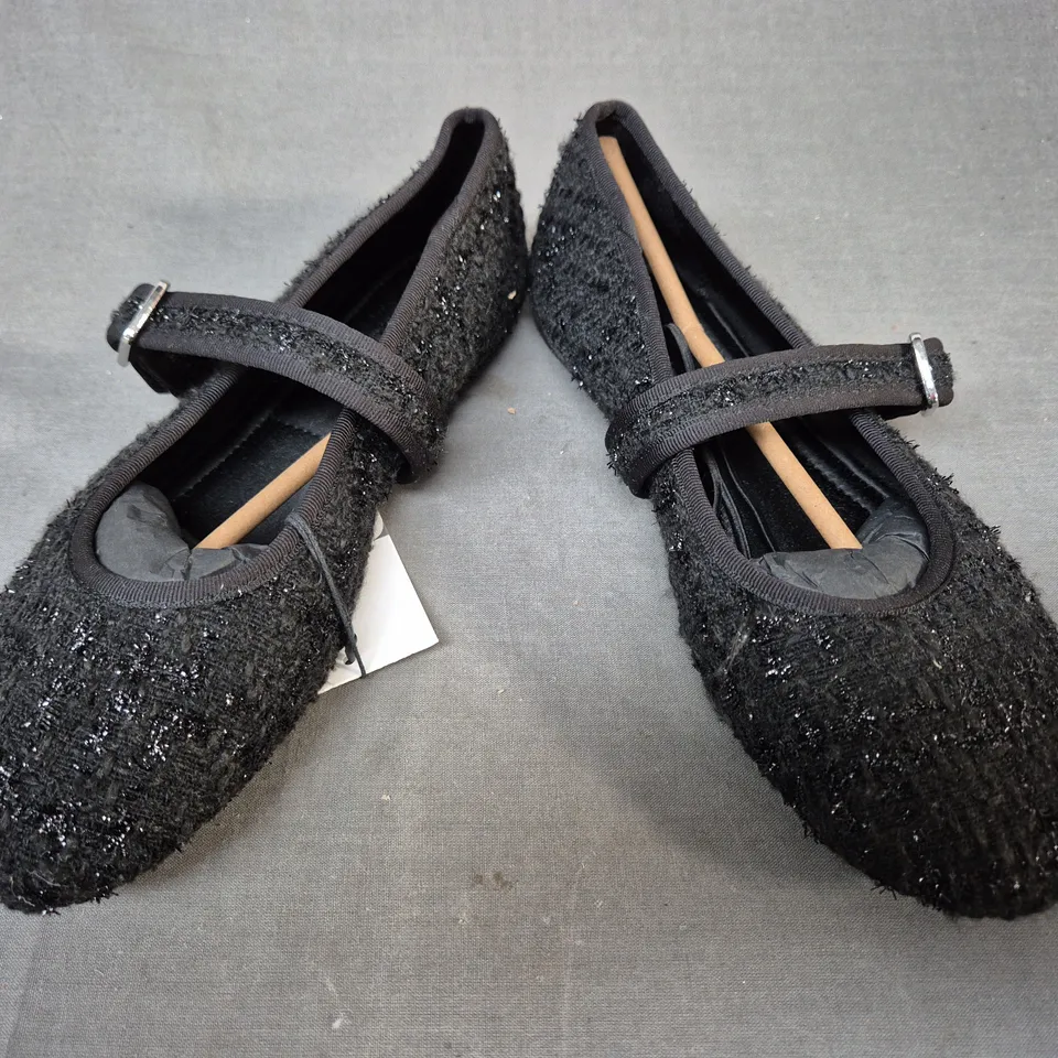 PAIR OF ZARA FLAT SHOES IN BLACK UK SIZE 3