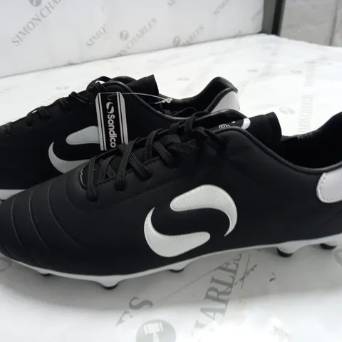 SONDICO BLACK FOOTBALL BOOTS - UK 9