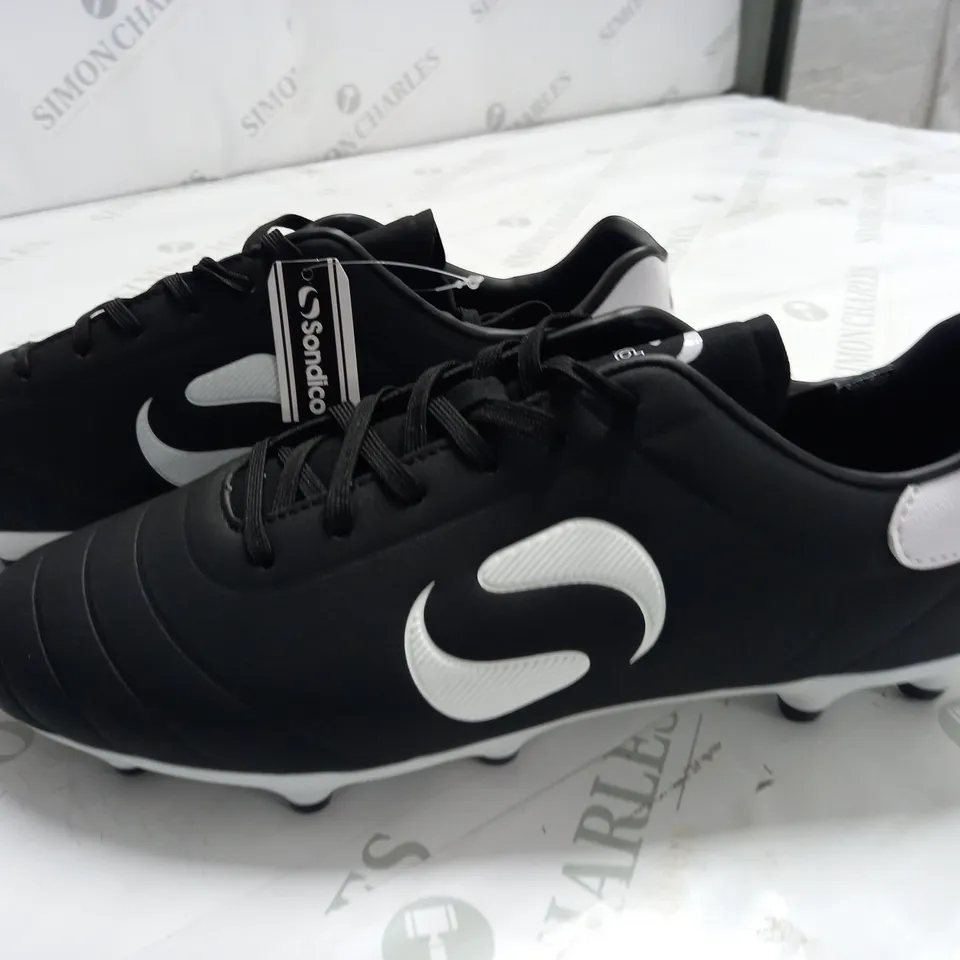 SONDICO BLACK FOOTBALL BOOTS - UK 9