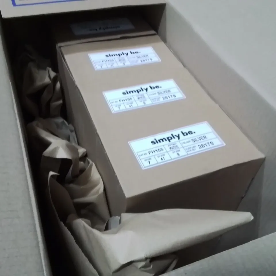 BOXED BRAND NEW APPROXIMATELY 5 SIMPLY BE DALLAS WIDE SHOES SIZE 7 SILVER
