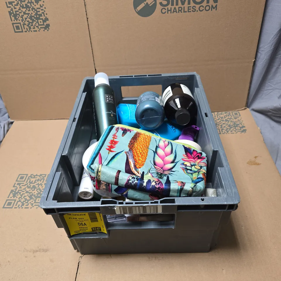 TOTE OF APPROXIMATELY 20 ASSORTED COSMETIC ITEMS TO INCLUDE BONDI SANDS TANNING MILK, AESOP, CHAMPNEYS BATH MILK, RITUALS...SHOWER GEL ETC