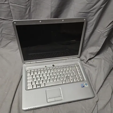 DELL INSPIRON 1525 LAPTOP – SILVER