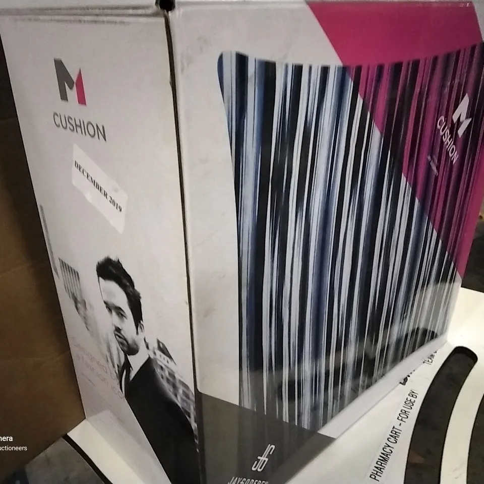 BOXED JG HEATED CUSHION BLUE