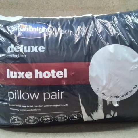 BAGGED SILENTNIGHT DELUXE HOTEL PILLOW PAIR