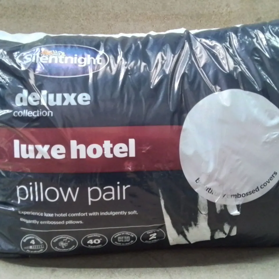 BAGGED SILENTNIGHT DELUXE HOTEL PILLOW PAIR