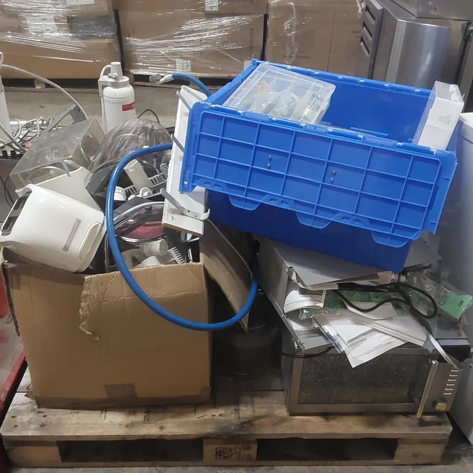 PALLET CONTAINING A VERY LARGE QUANTITY OF ASSORTED CATERING EQUIPMENT PARTS INCLUDING HADEN MICROWAVE WITH DAMAGED
FRONT, TOASTER, KETTLES ECT