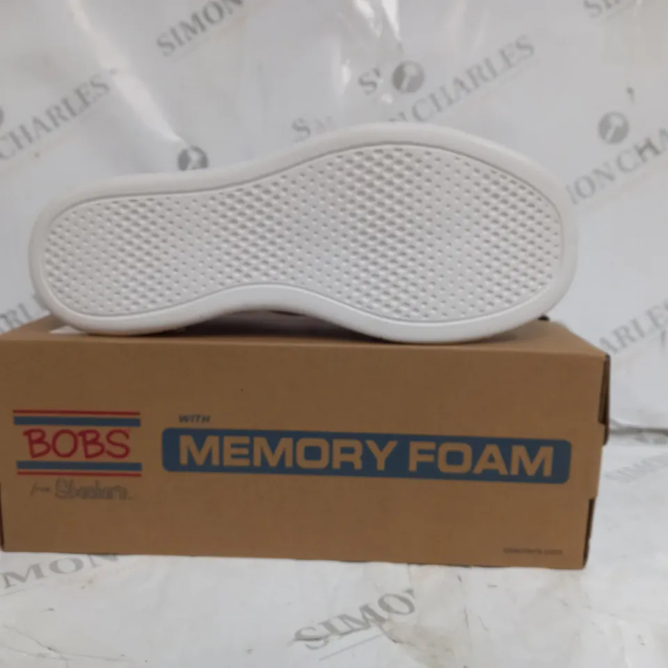 BOXED PAIR OF BOB'S BY SKECHERS TEXTILE TRAINERS IN MAUVE WITH WHITE SPECKLED SOLE SIZE 6