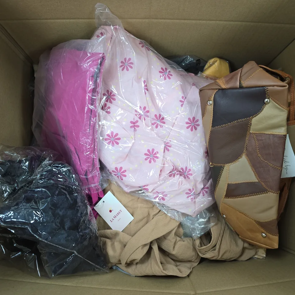 APPROXIMATELY 20 ASSORTED CLOTHING ITEMS IN VARIOUS SIZES, STYLES & COLOURS TO INCLUDE BRANDS SUCH AS LA MAREY, STYLED BY, &MAISI, ETC - COLLECTION ONLY
