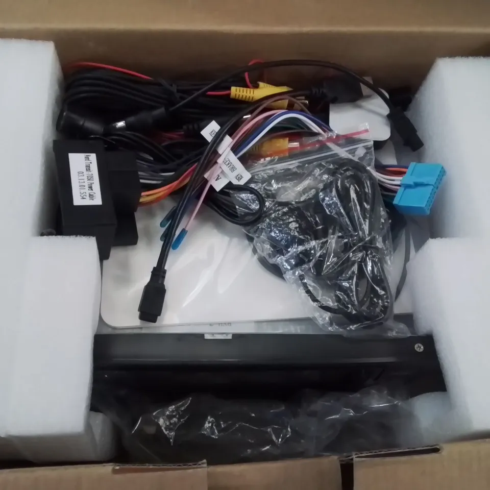 LARGE BOX CONTAINING ASSORTED CAR MULTIMEDIA SYSTEM INTERFACES // MODELS VARY