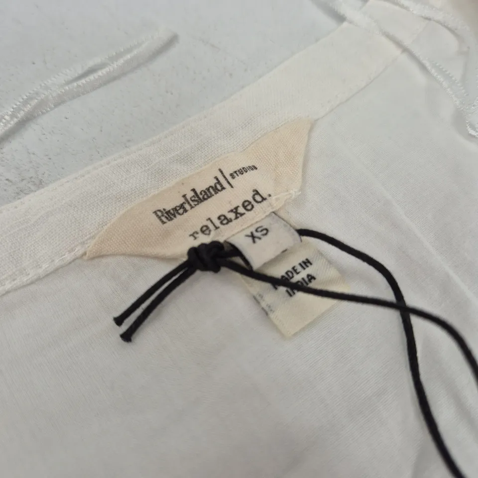 RIVER ISLAND WHITE FLORAL EMBROIDERED DRESS, BELTED, XS (UK XS)