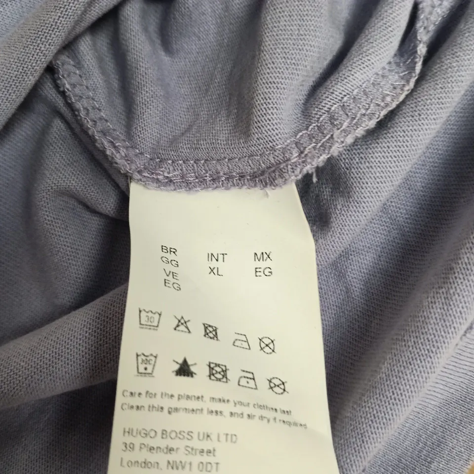 HUGO BOSS T-SHIRT - LIGHT GREY WITH ORANGE TRIM (INT XL)