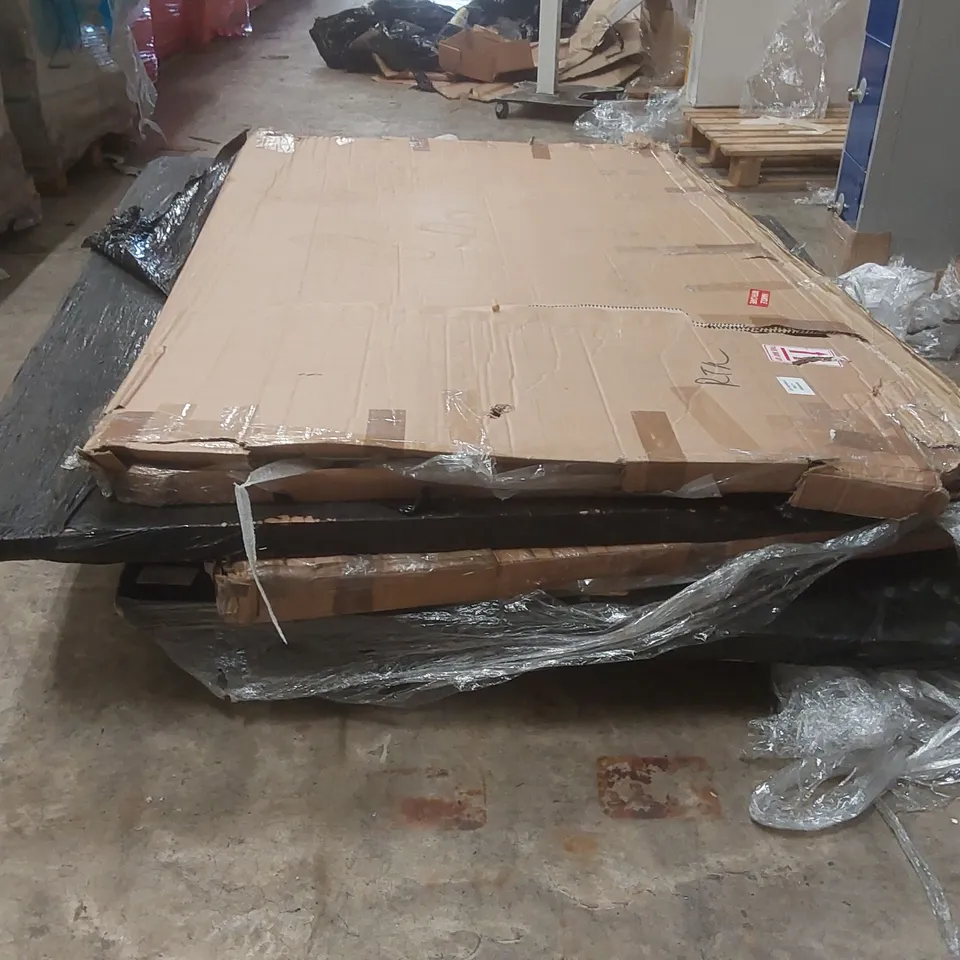 PALLET CONTAINING APPROXIMATELY 4x EASY SCREEN FLOOR STANDING SCREENS