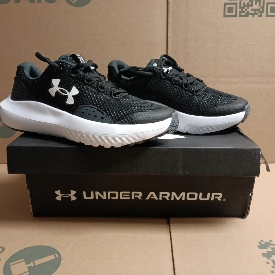 BOXED PAIR OF UNDER ARMOUR SHOES IN BLACK/WHITE SIZE UK 3