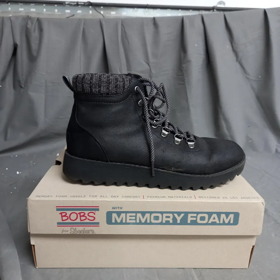 SKECHERS BOBS HIKING BOOTS BLACK - SIZE 6 1/2