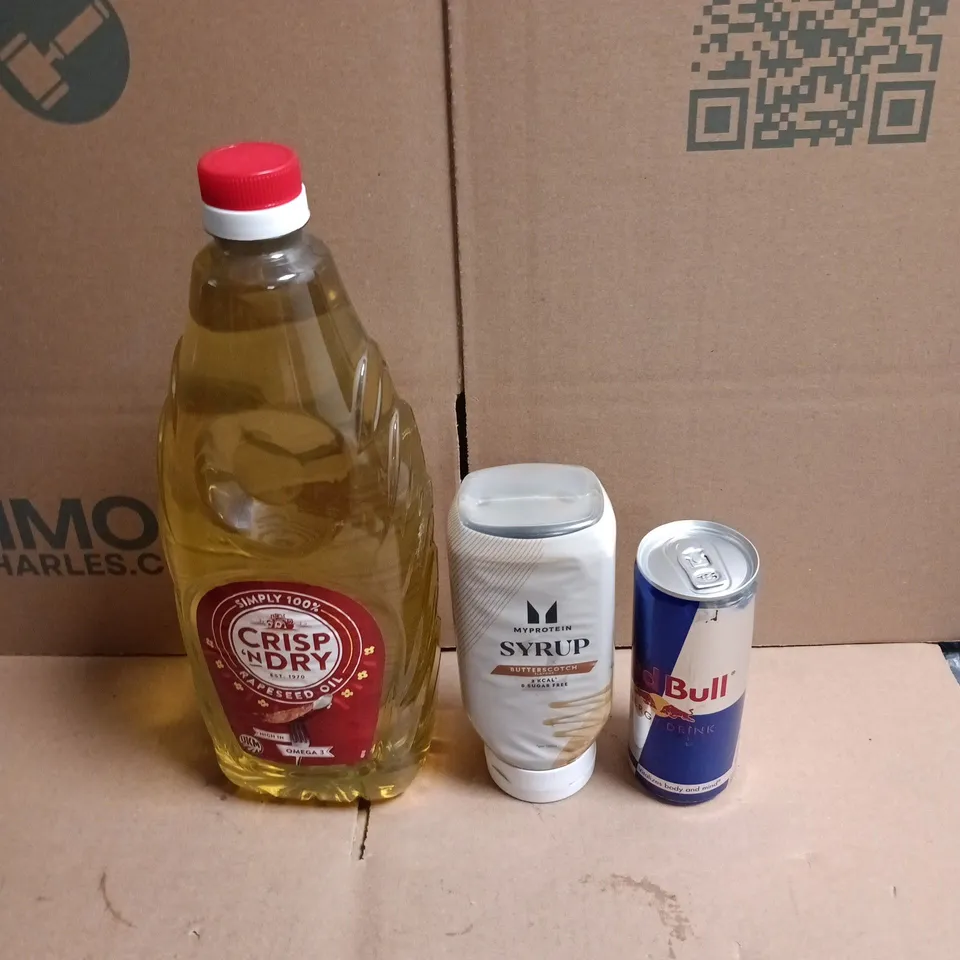 APPROXIMATELY 12 ASSORTED FOOD AND DRINKS ITEMS TO INCLUDE - 2L CRISP & DRY OIL, MYPROYEIN BUTTERSCOTCH SYRUP, RED BULL ETC 