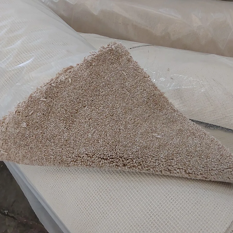 ROLL OF QUALITY STS HERITAGE LUXURY CARPET // SIZE: APPROX. 4 X 6.7m