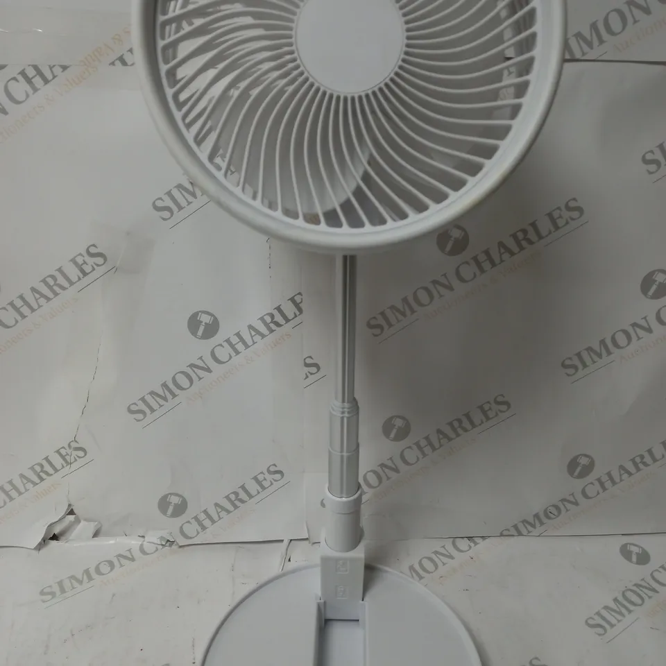 BELL & HOWELL RECHARGEABLE EXTENDABLE DESK & FLOOR FAN, WHITE