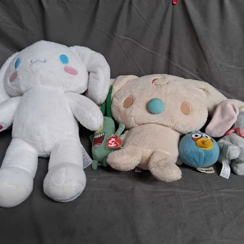 FIVE ASSORTED SOFT TOYS