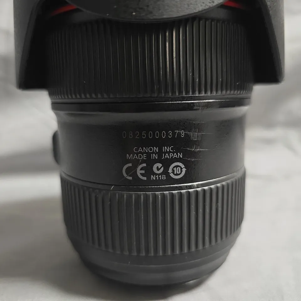 CANON EF 24-70MM F/2.8L USM ZOOM LENS – HOOD EW-88C + FRONT CAP