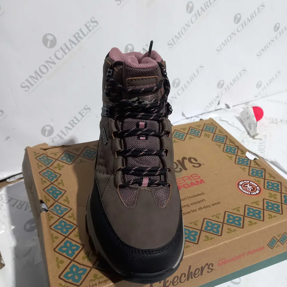 SKECHERS CHOCOLATE HIKING BOOTS SIZE 6.5