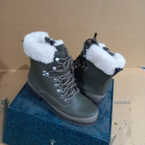 EMU OKAB WATERPROOF BOOT SIZE 5