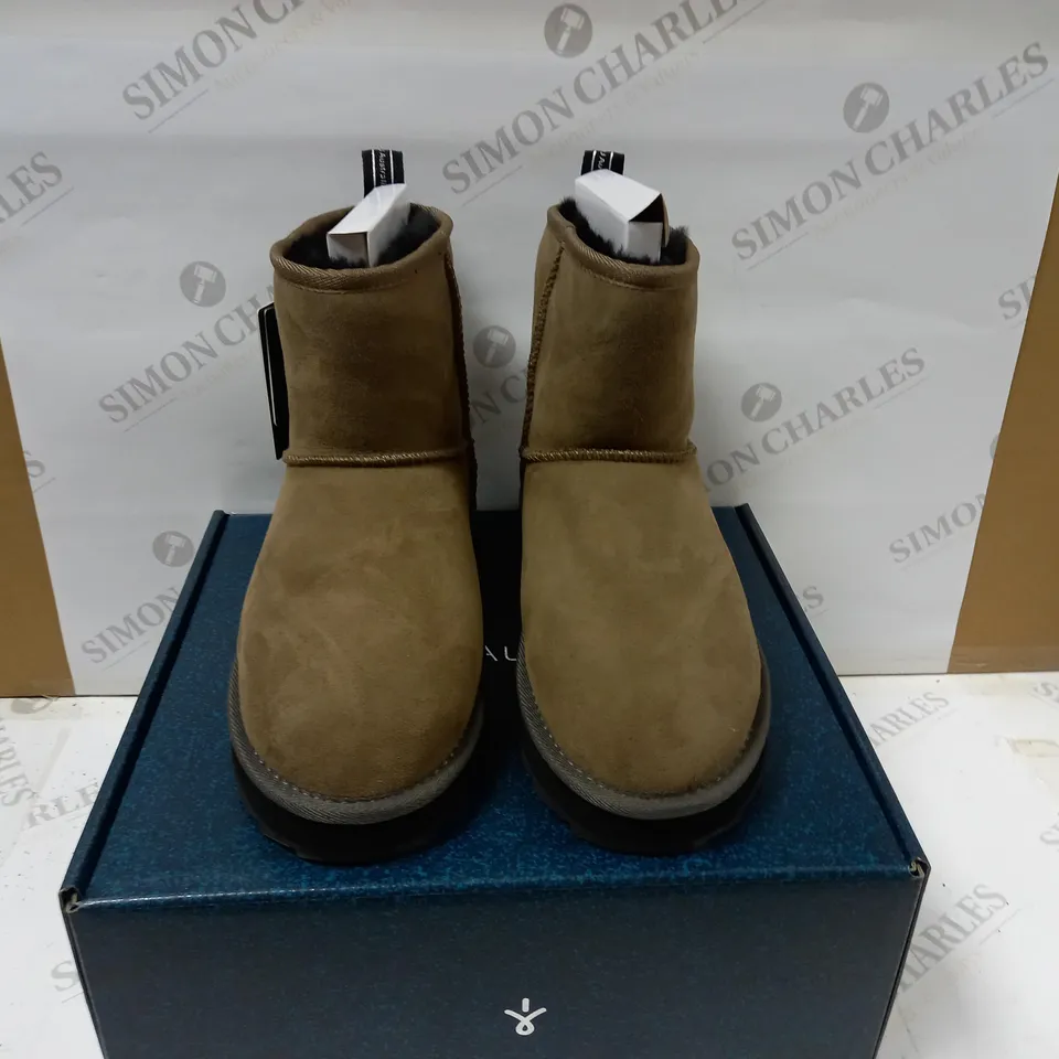 EMU AUSTRALIA SHARKY MINI BOOT - TAN SIZE 6 
