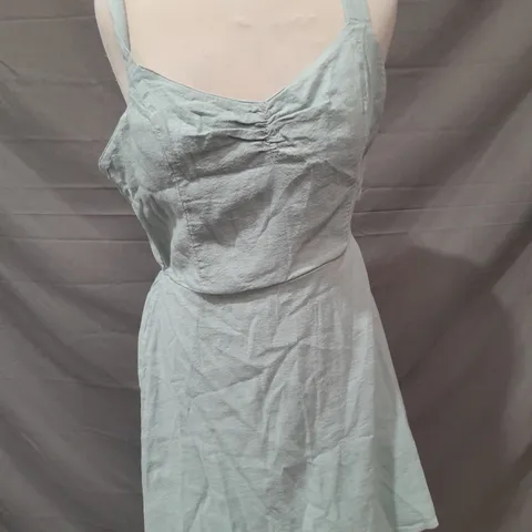 HOLLISTER DRESS IN MINT GREEN SIZE MEDIUM