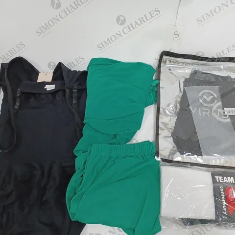 LARGE QUANTITY OF CLOTHING ITEMS TO INCLUDE DRESSES, SWEATERS, JEANS, T-SHIRTS, ETC