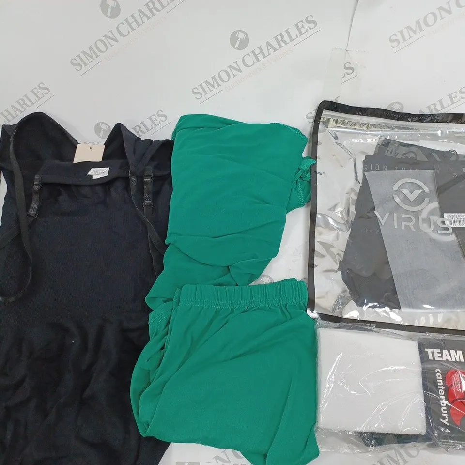 LARGE QUANTITY OF CLOTHING ITEMS TO INCLUDE DRESSES, SWEATERS, JEANS, T-SHIRTS, ETC