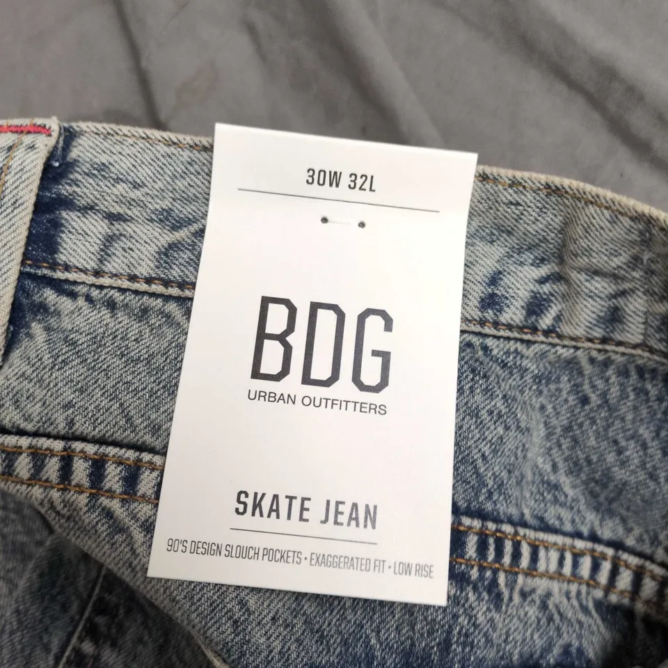 BDG SKATE JEANS – URBAN OUTFITTERS, MEN’S 30W X 32L, PALE WASHED BLUE DENIM
