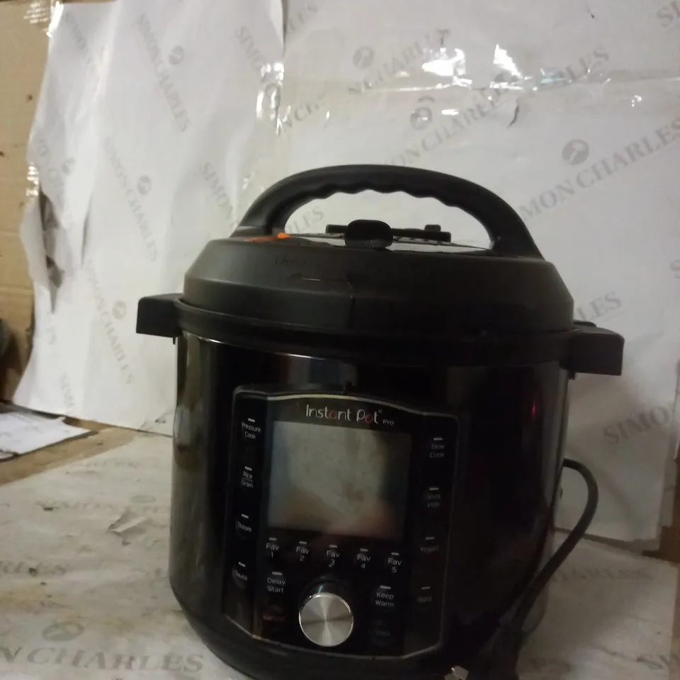 INSTANT POT PRO ELECTRIC MULTI FUNCTIONAL COOKER