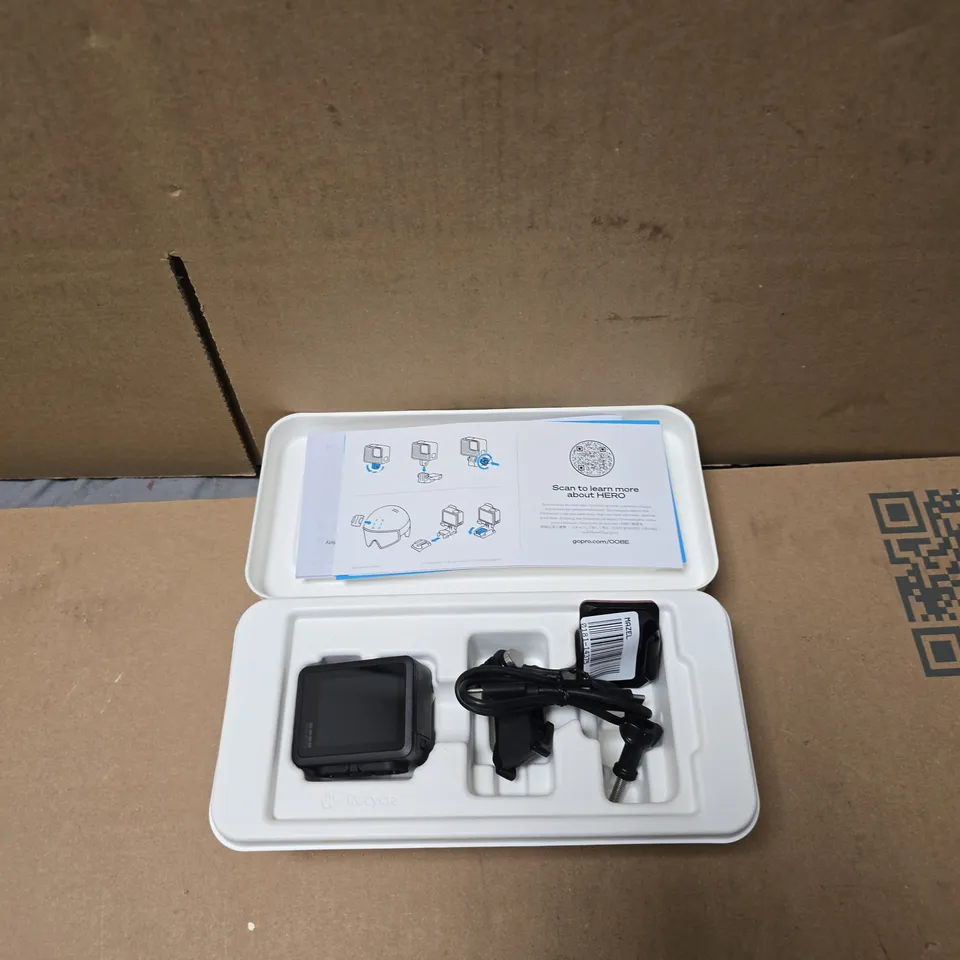 GOPRO HERO ACTION CAMERA – BLACK WITH MOUNTS & USB CABLE