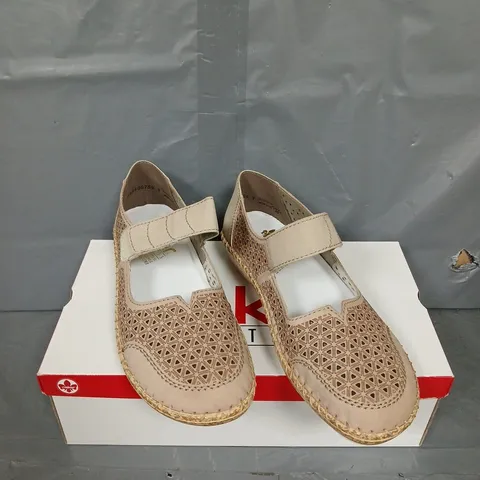 RIEKER MARY JANE PUMP IN CREAM SIZE 6