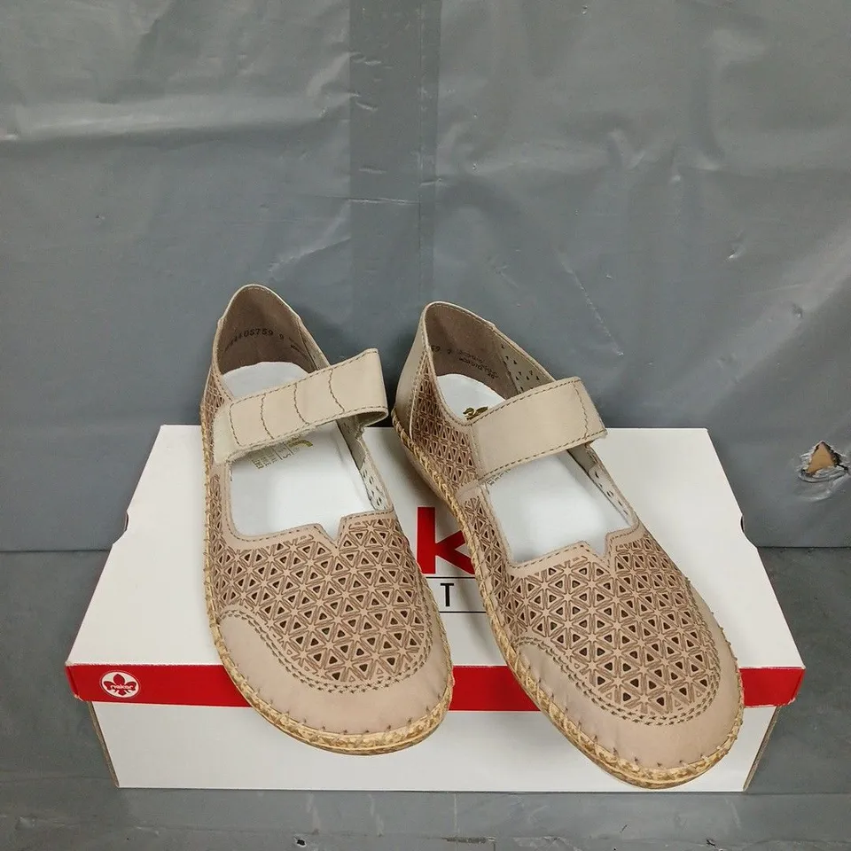 RIEKER MARY JANE PUMP IN CREAM SIZE 6