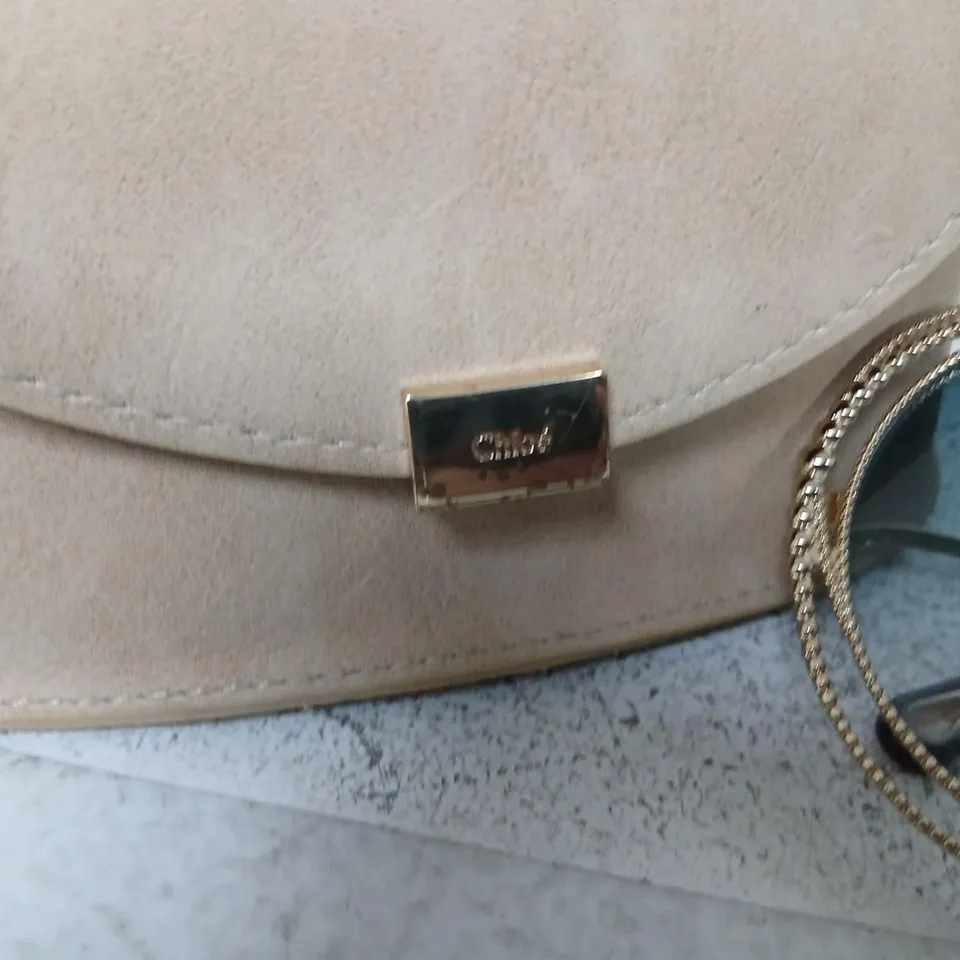 CHLOE ROUND-FRAME SUNGLASSES WITH BEIGE CASE