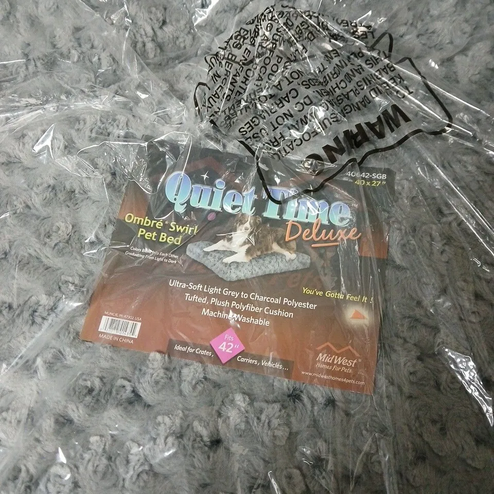 CAGE OF APPROXIMATELY 10 X MIDWEST HOMES FOR PETS QUIET TIME DELUXE PET BED – GREY - 42"