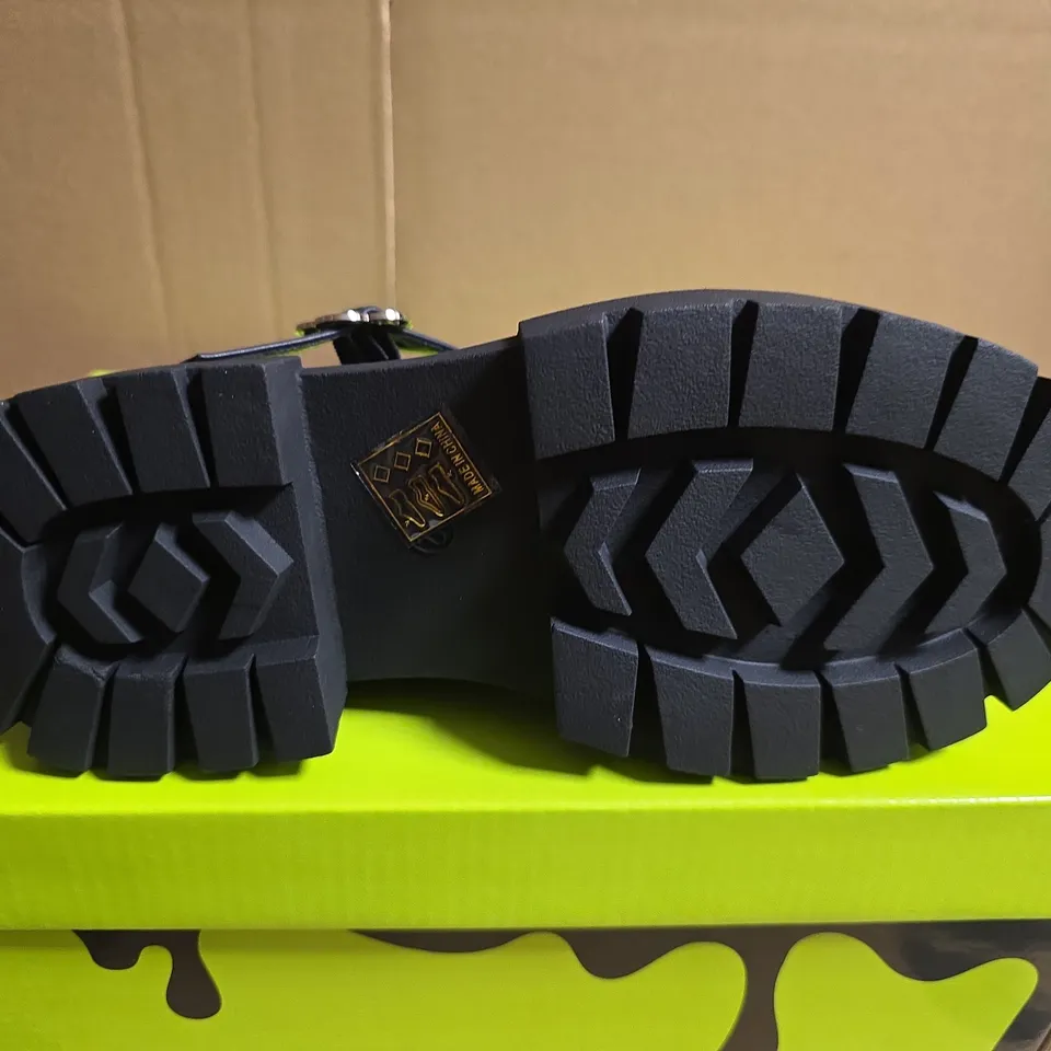 BOXED PAIR OF KOI FLUTTER JUMP KIDZ FLOWER MARY JANE SHOES – UK 13