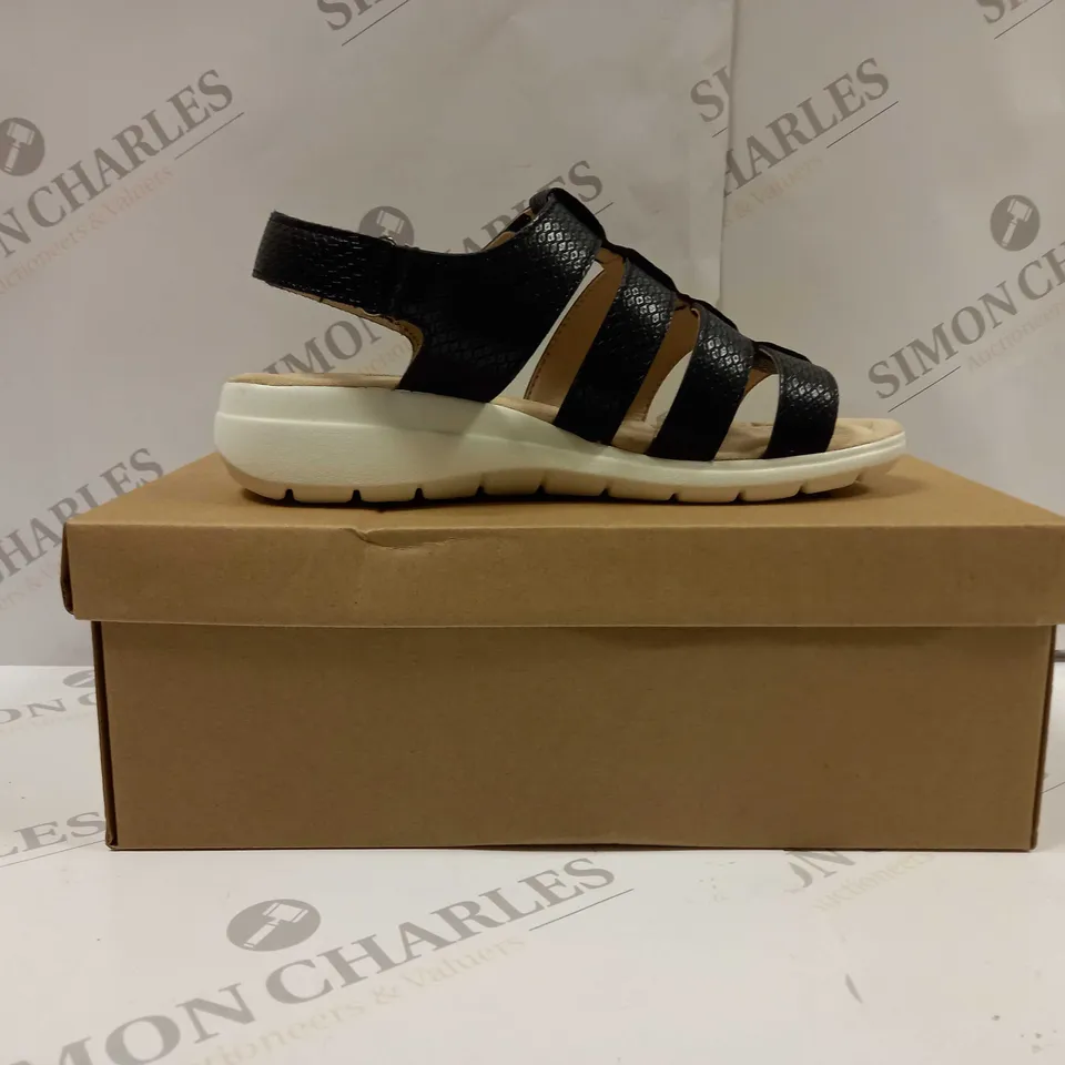 BOXED PAIR OF CUSHION WALK ONE TOUCH CLOSE SANDALS IN BLACK - SIZE 3