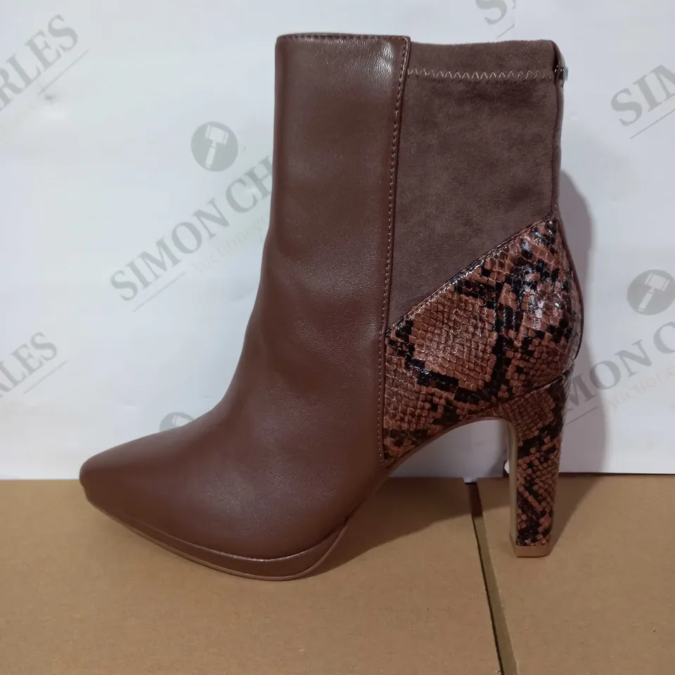 RUTH LANGSFORD PLATFORM LEATHER ANKLE BOOT (TAUPE), SIZE 6 UK