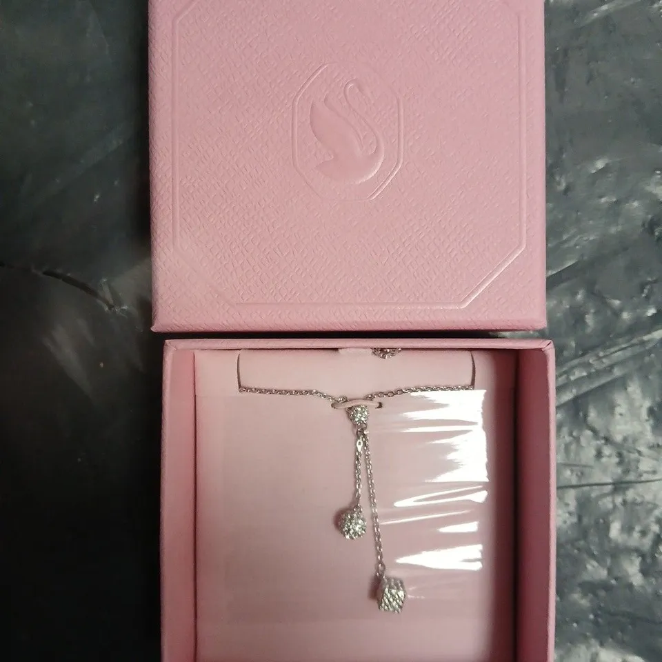 SWAROVSKI NECKLACE IN PINK PRESENTATION BOX
