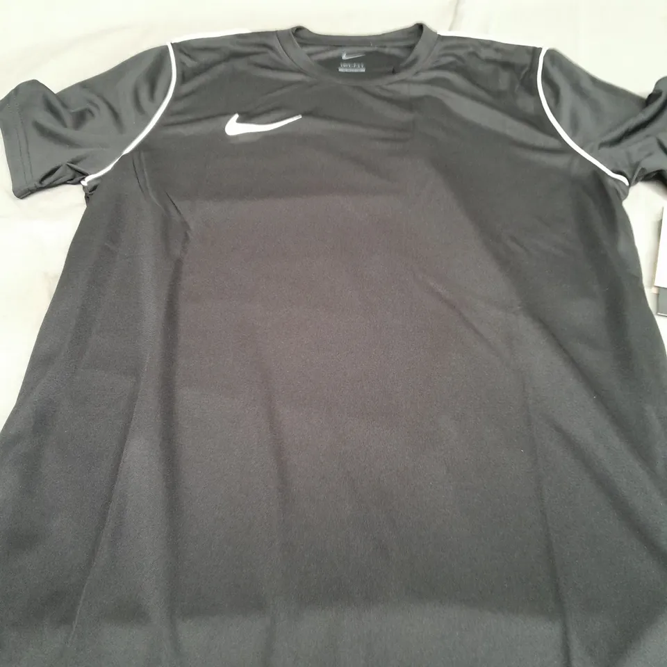 NIKE DRI FIT BLACK T-SHIRT - MEDIUM