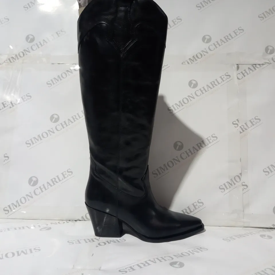 BOXED PAIR OF DUNE LONDON TENNESS KNEE HIGH WESTERN BOOTS IN BLACK SIZE 6