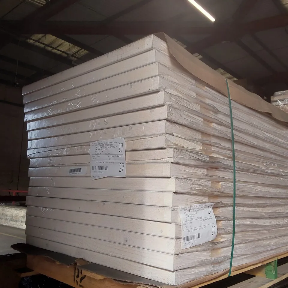 PALLET CONTAINING A VERY LARGE QUANTITY OF ASSORTED DOORS